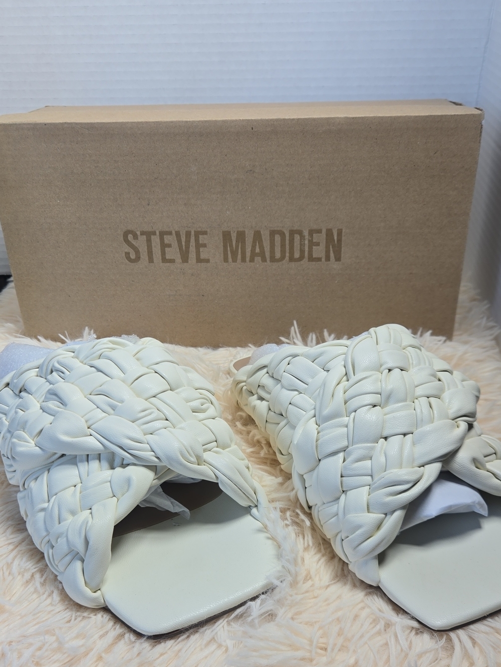 NWT Steve Madden White Woven Slide Sandals